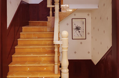 潭门镇中式别墅室内汉白玉石楼梯的定制安装装饰效果